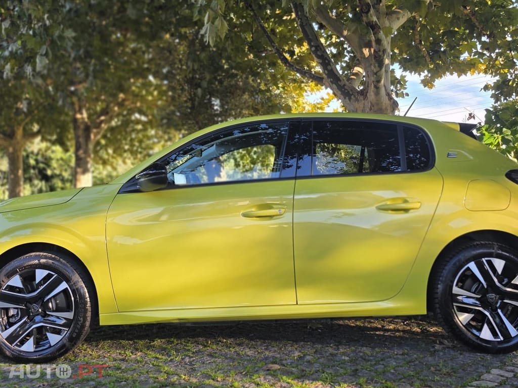 Peugeot E-208 50 kWh Allure Pack