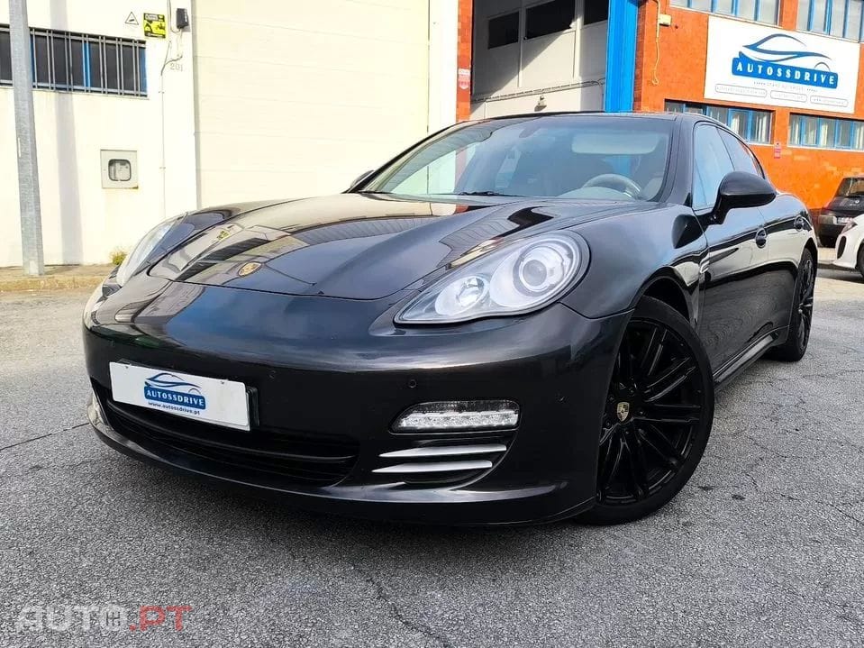 Porsche Panamera 4 Platinum Edition PDK