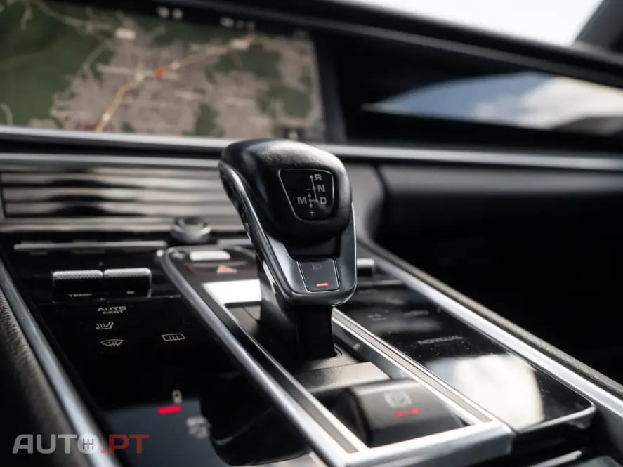 Porsche Panamera 4 E-Hybrid Platinum Edition