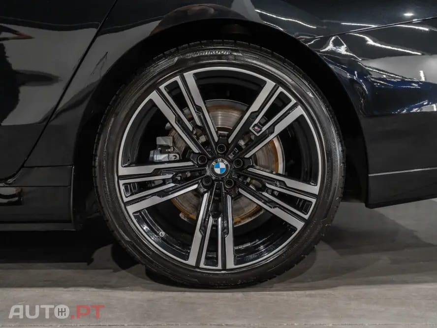BMW 750 750e xDrive Pack Desportivo M