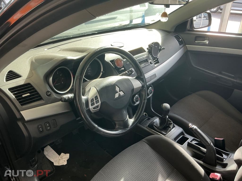 Mitsubishi Lancer 1.6 Invite