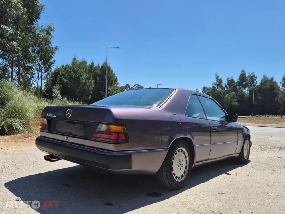 Mercedes-Benz 230 Outro