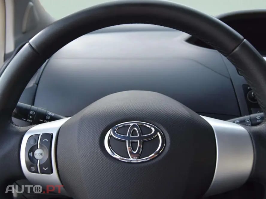 Toyota Yaris 1.0 VVT-i Sol