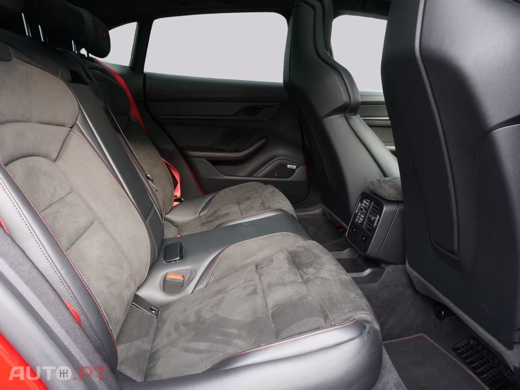 Porsche Taycan GTS I.V.A DEDUTIVEL 