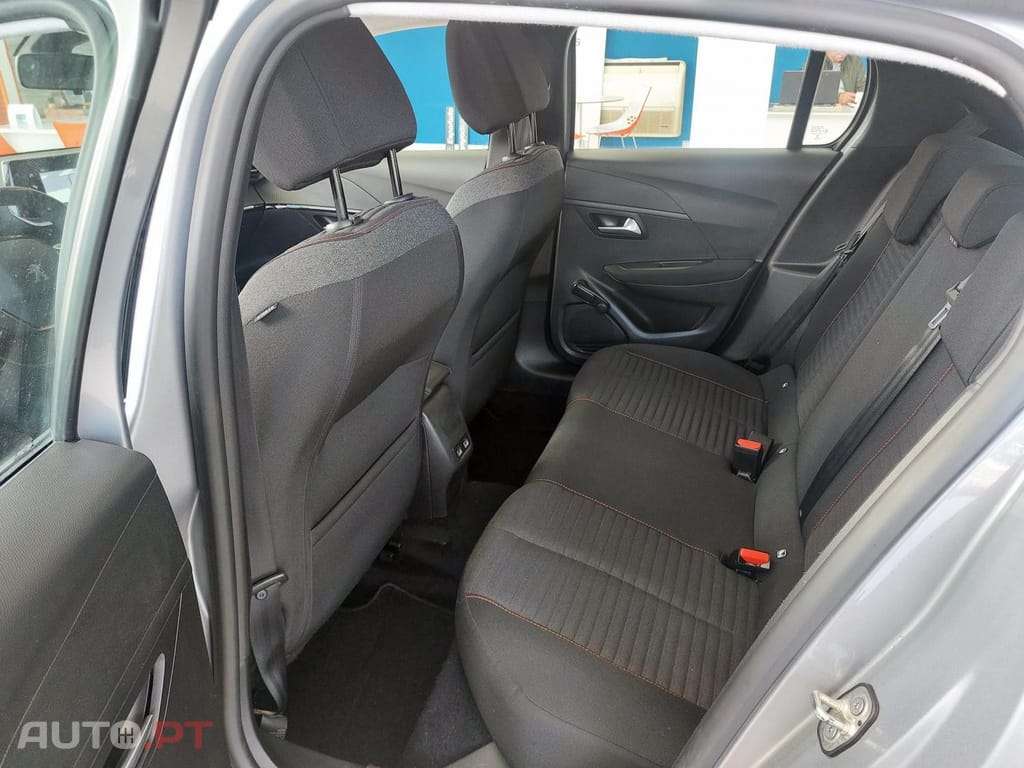 Peugeot E-208 50 kWh Active