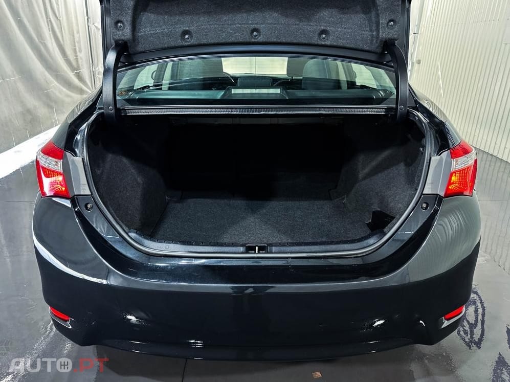 Toyota Corolla 1.4 D-4D Exclusive +Navi MM