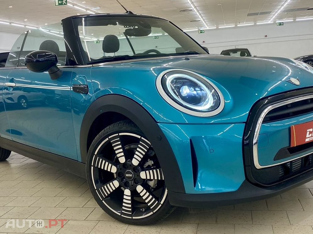 MINI Cooper Premium Plus Classic Auto