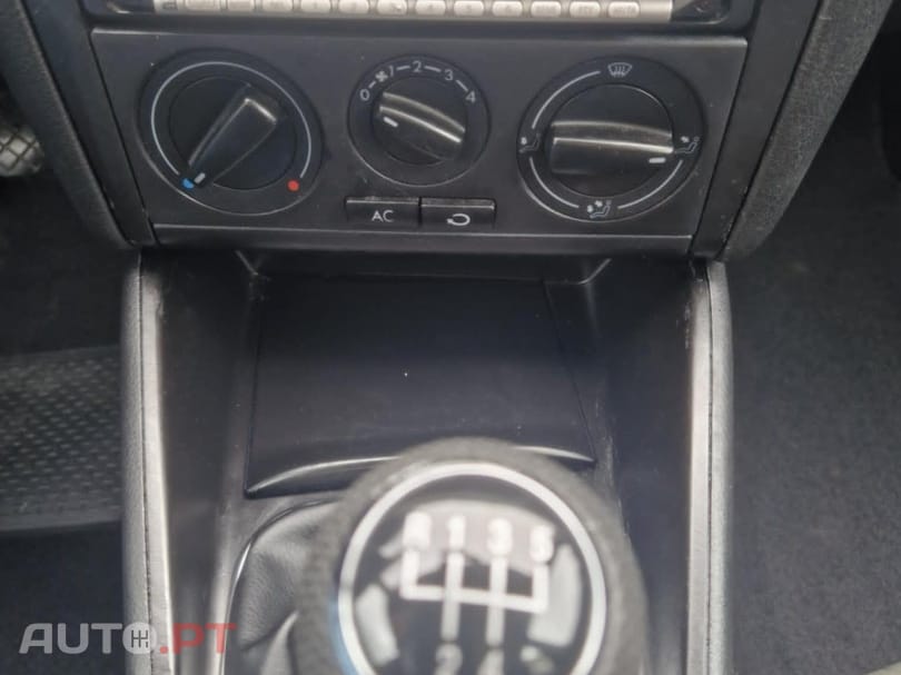 Volkswagen Golf 1.4i Confortline JE+AC