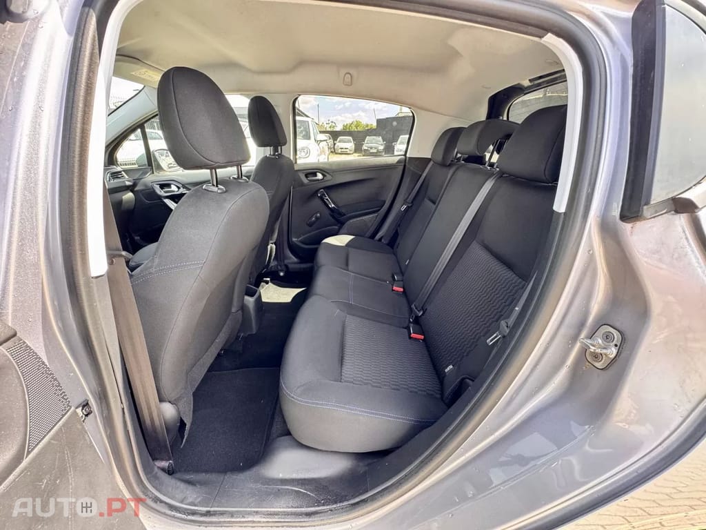 Peugeot 208 1.2 PureTech Signature