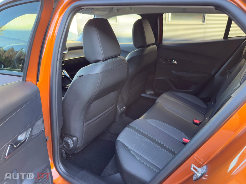 Peugeot 2008 1.5 BlueHDi Allure EAT8