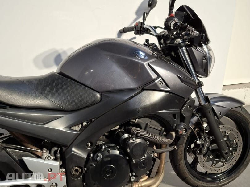 Suzuki GSR GSR 700
