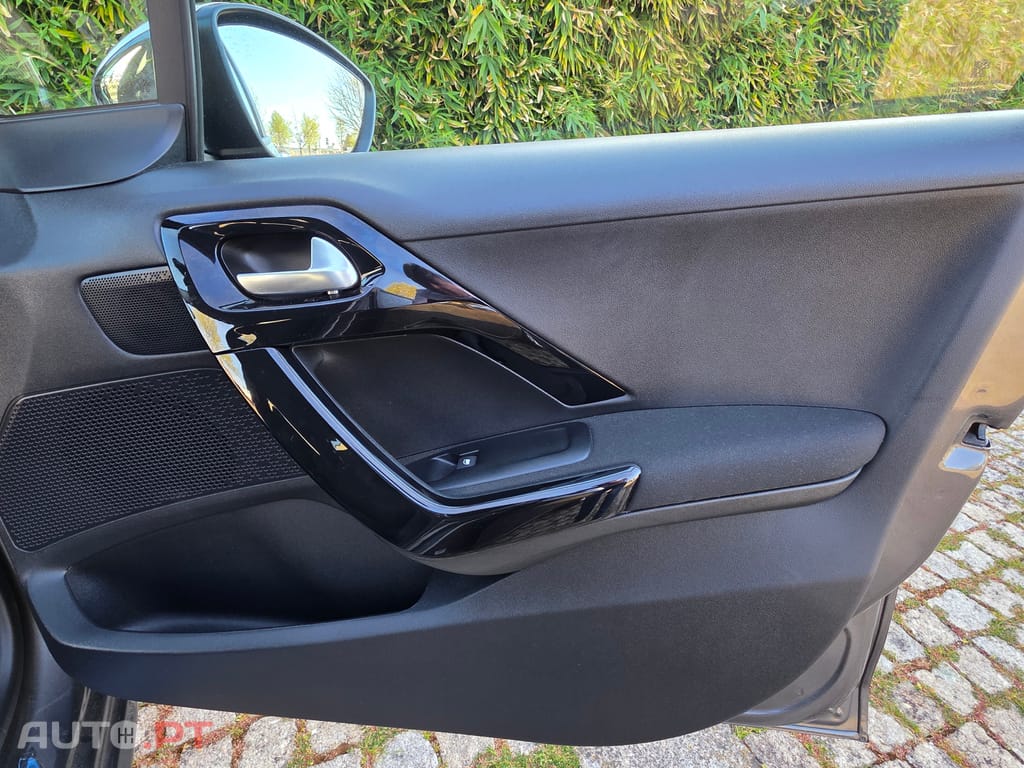 Peugeot 208 1.2 STYLE