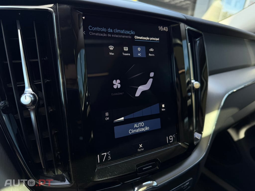 Volvo XC60 2.0 T8 PHEV Momentum Plus AWD