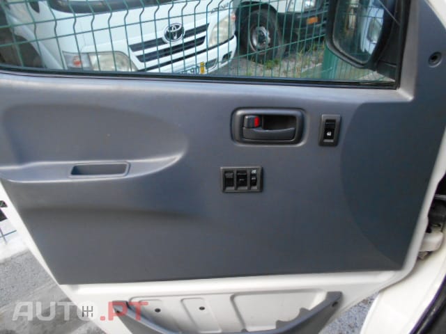 Toyota HiAce 2.5D-4D 9Lugares