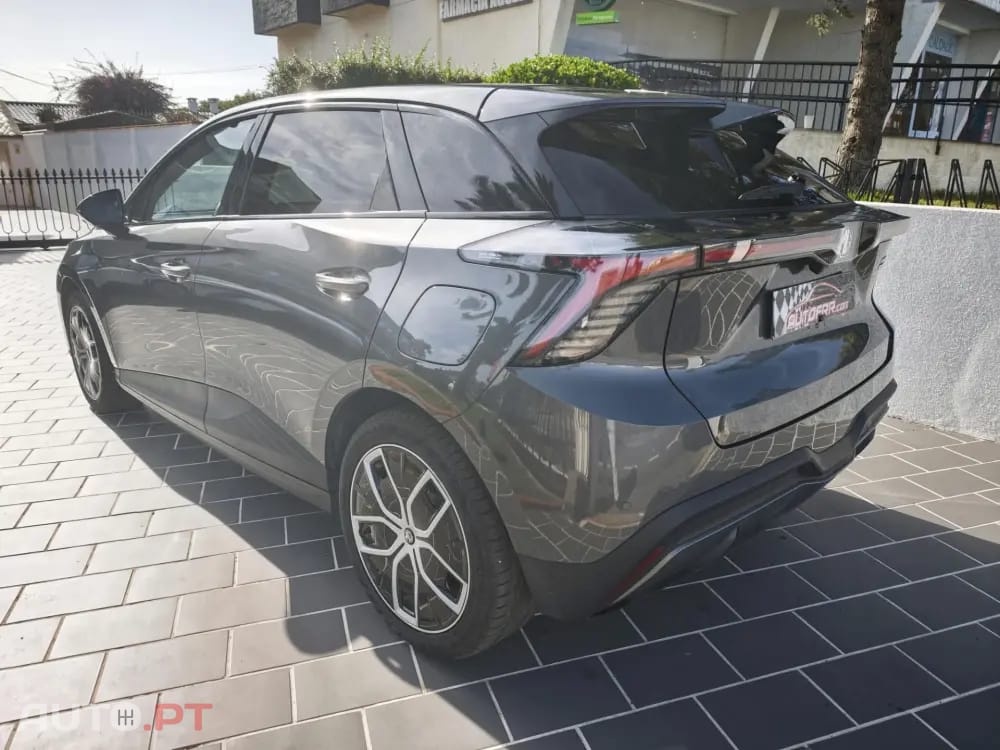 MG MG4 64 kWh Luxury