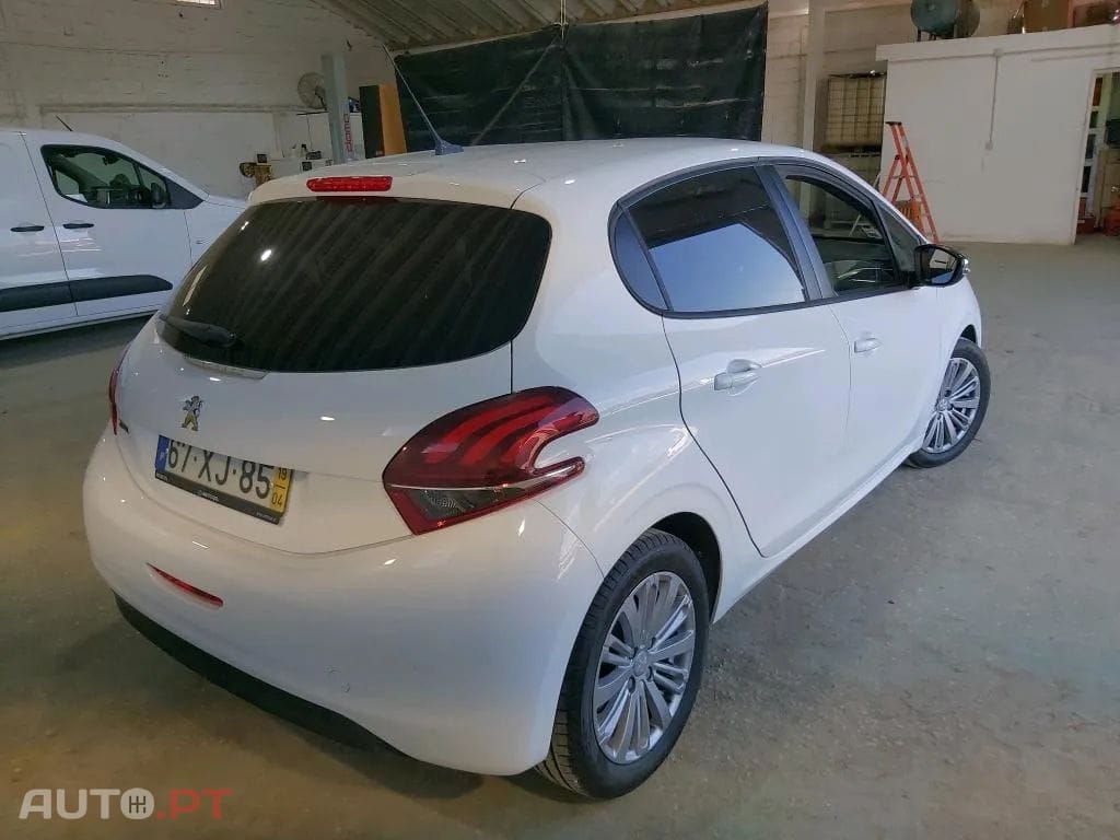 Peugeot 208 1.2 PureTech Signature