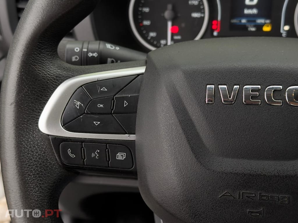 Iveco Daily BASCULA TRILATERAL