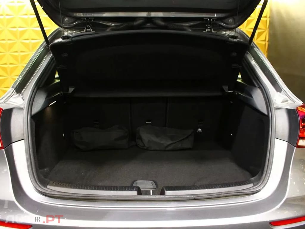 Mercedes-Benz A 250 e Progressive