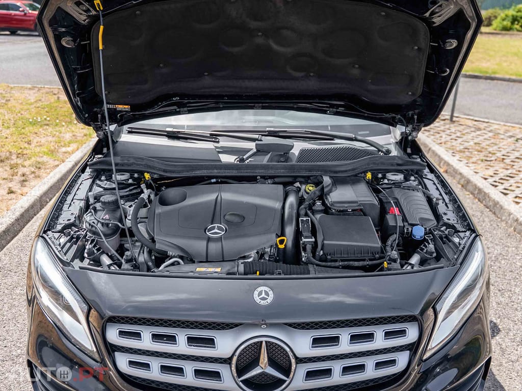 Mercedes-Benz GLA 220 220 d AMG Line