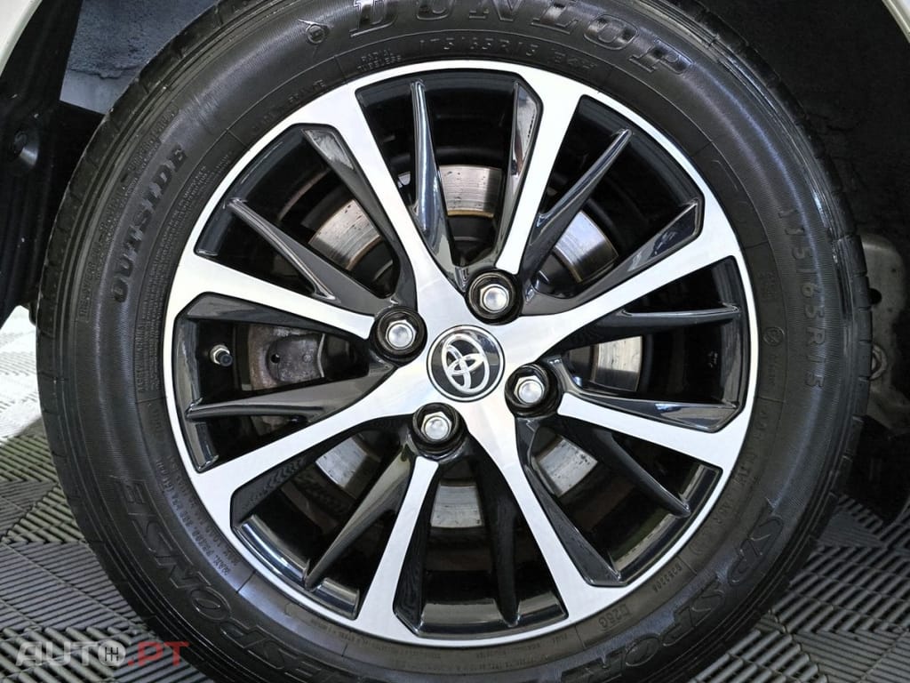 Toyota Yaris 1.5 HSD Comfort — fotografia 10