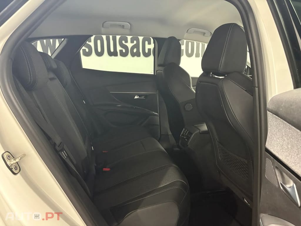 Peugeot 3008 1.6 Hybrid Allure e-EAT8