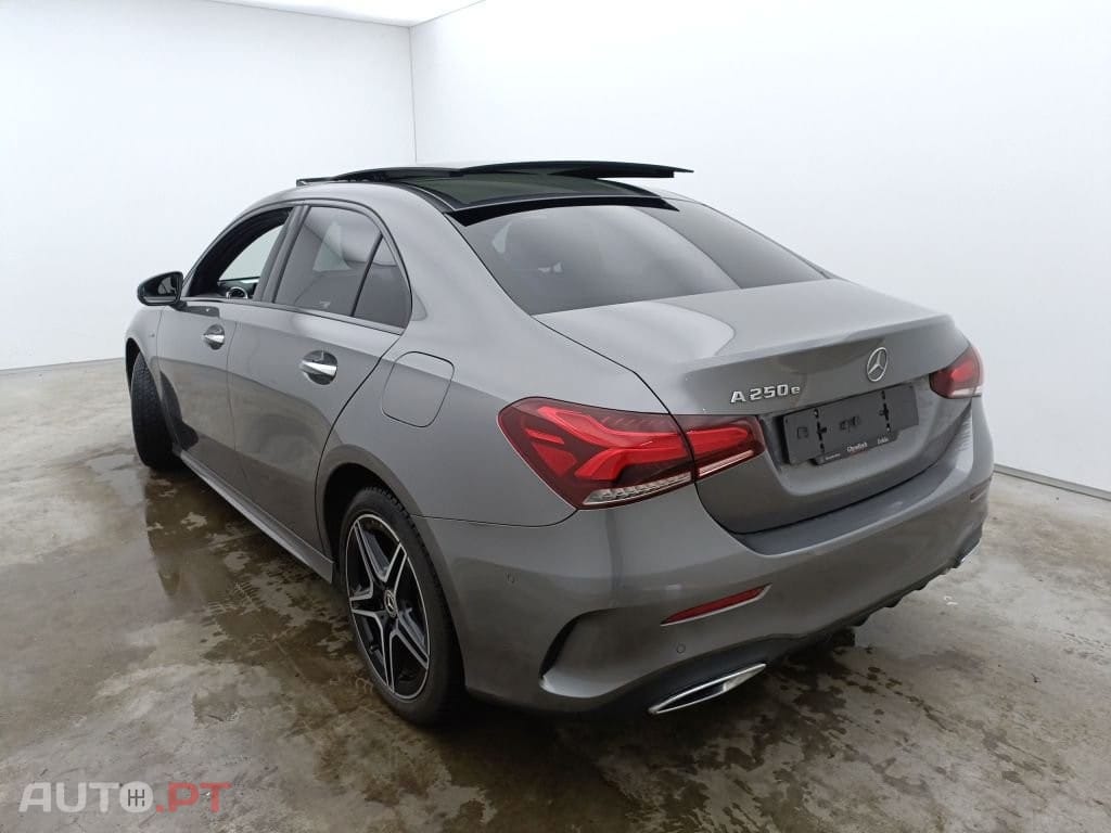 Mercedes-Benz A 250 e AMG Line
