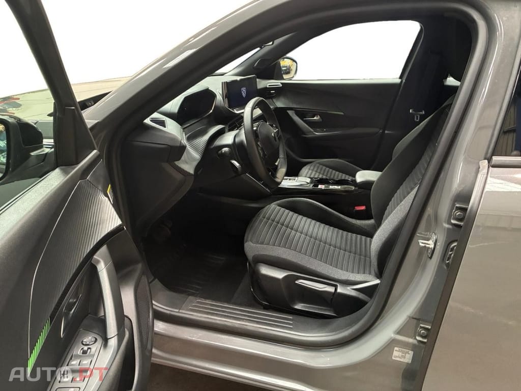 Peugeot E-2008 50 kWh Active Pack