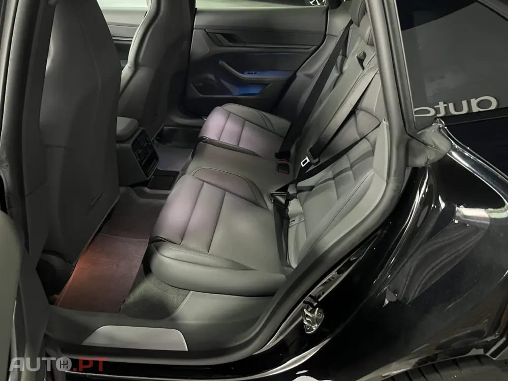 Porsche Taycan Outro