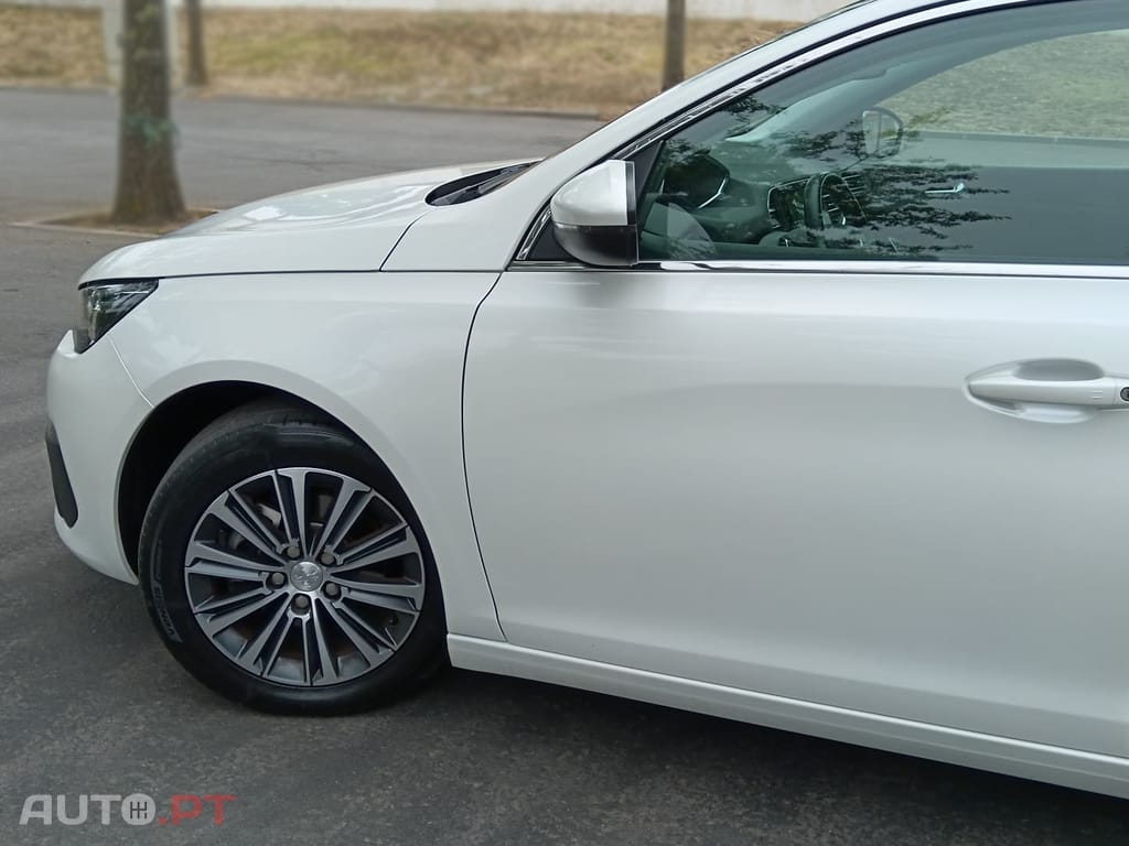 Peugeot 308 1.2 PureTech Allure EAT8