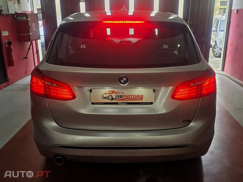 BMW 216 d Line Sport — fotografia 7