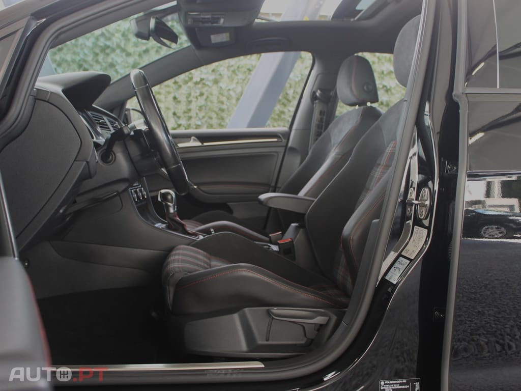 Volkswagen Golf 2.0 TSi GTi DSG Performance