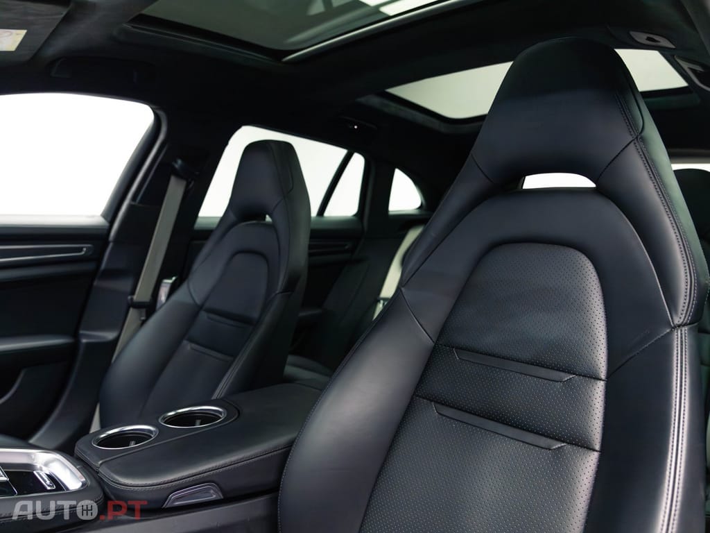 Porsche Panamera 4 E-Hybrid Platinum Edition