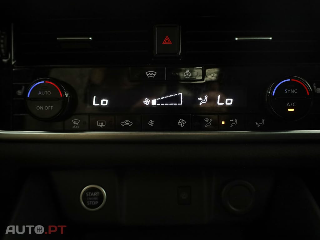 Nissan Qashqai Qashqai 1.3 DIG-T N-Connecta LED Xtronic