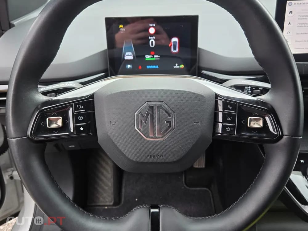 MG MG4 64 kWh Luxury