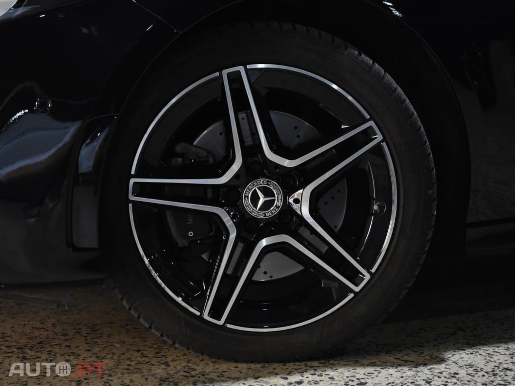 Mercedes-Benz A 250 e 8G-DCT AMG Line