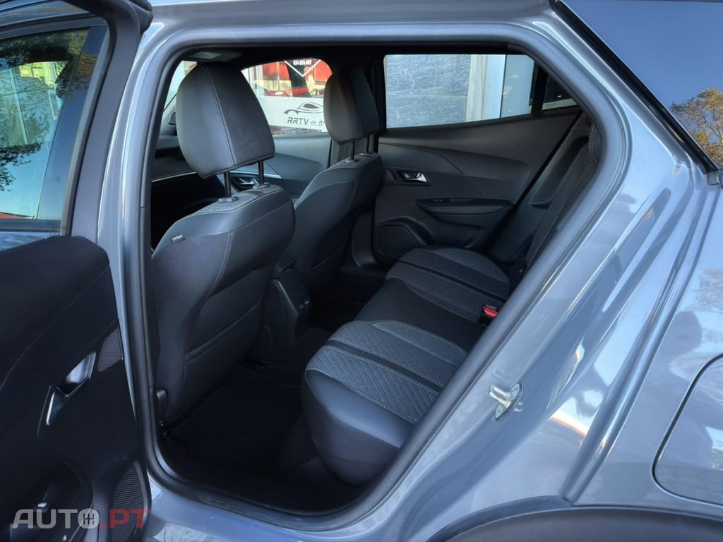 Peugeot 2008 1.2 Hybrid Allure e-DCS6