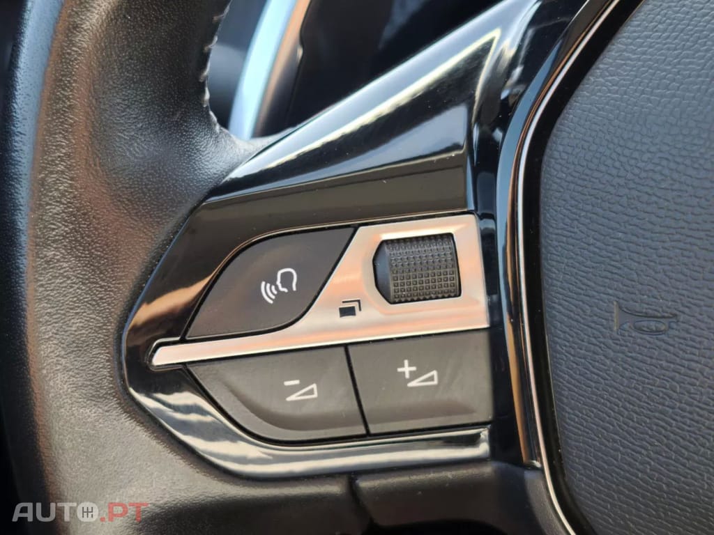 Peugeot 2008 PureTech 130 EAT8 Allure