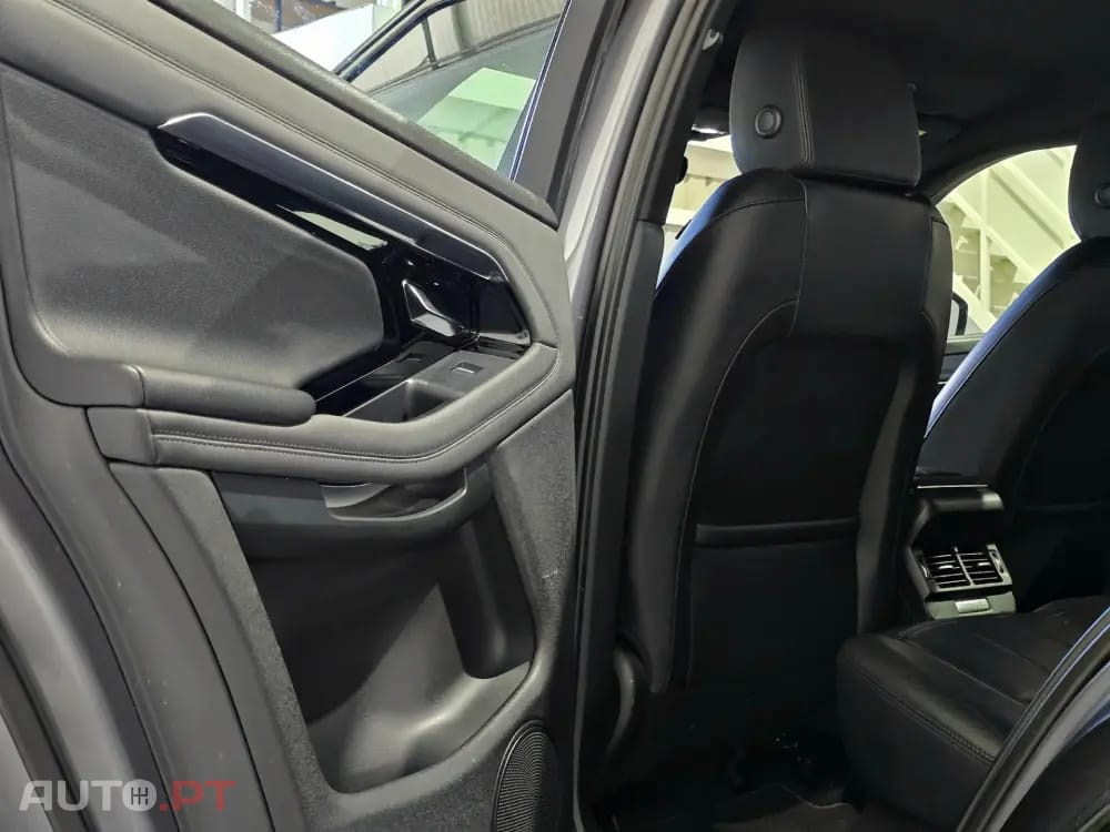 Land Rover Evoque P300e R-Dynamic