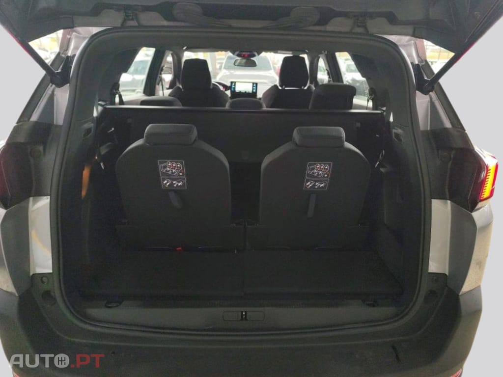 Peugeot 5008 1.2i Active Pack 7L EAT8