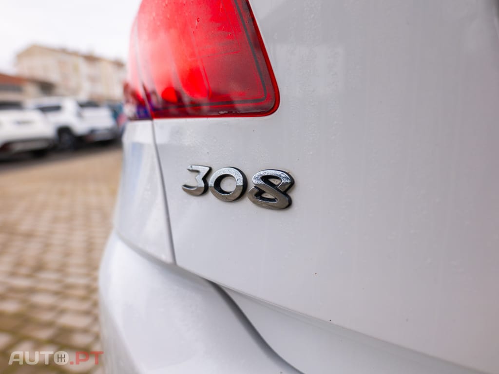 Peugeot 308 1.5 BlueHDi Business Line