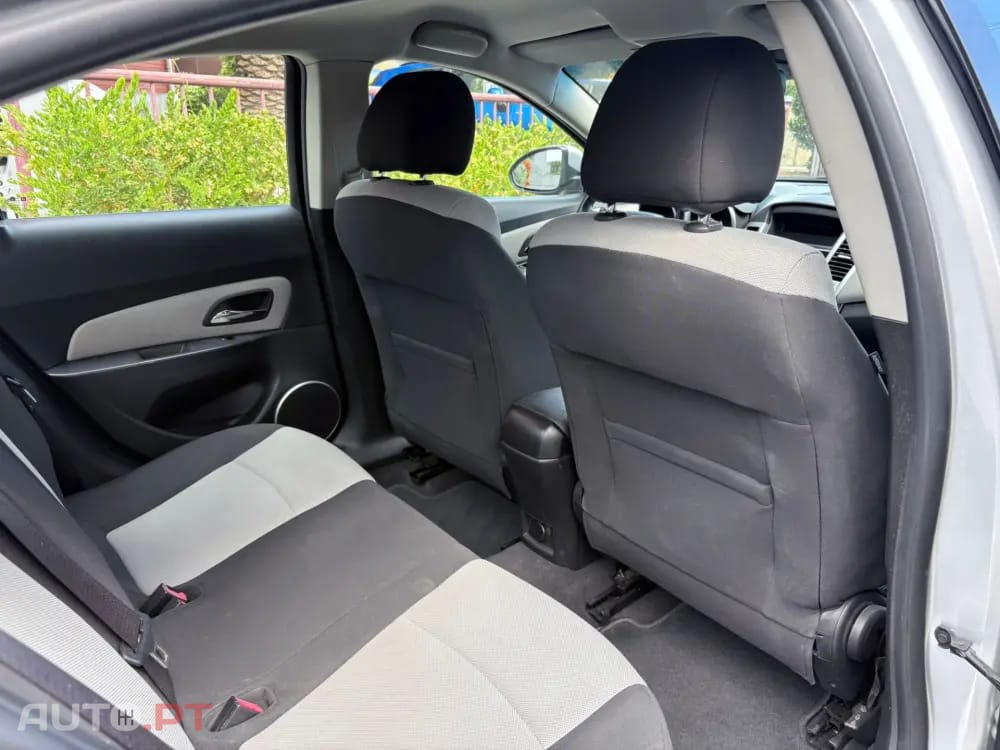 Chevrolet Cruze 1.6 LS