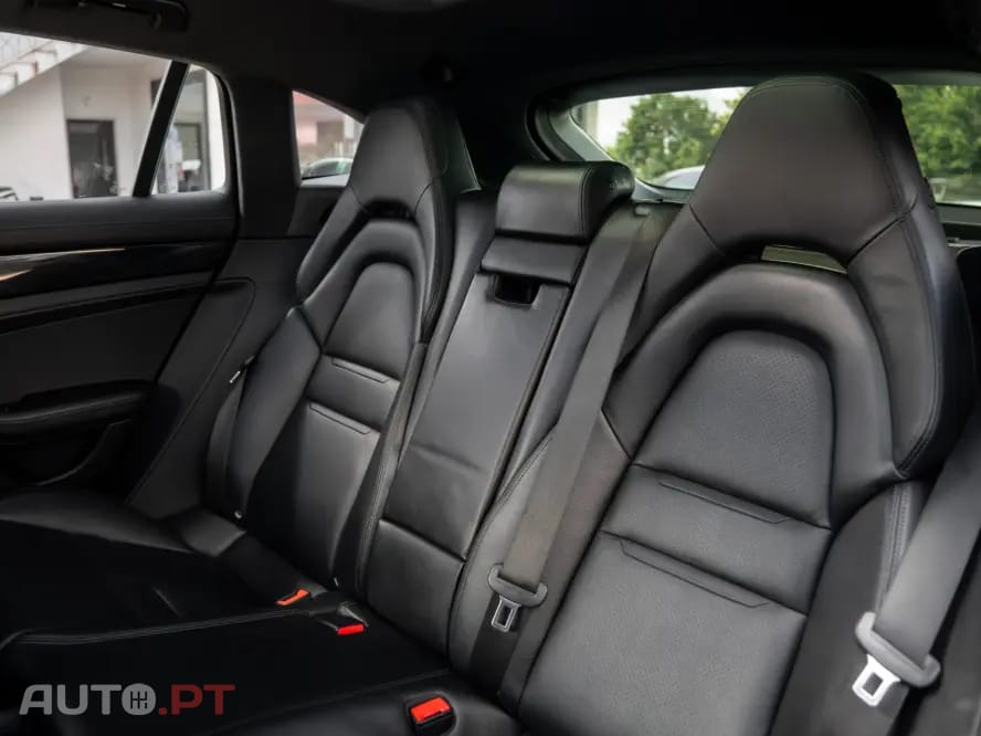 Porsche Panamera 4 E-Hybrid Platinum Edition
