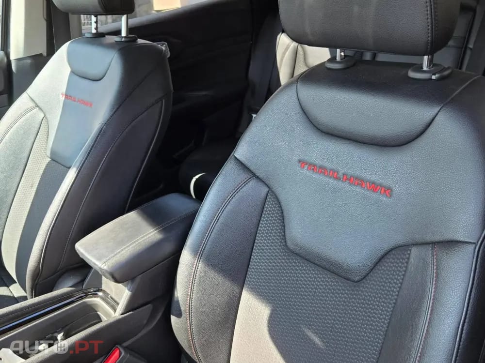 Jeep Compass 1.3 T-GDI 4xe Auto Trailhawk — fotografia 11