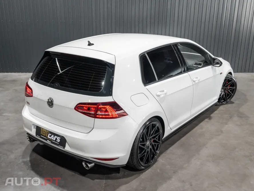 Volkswagen Golf GTI Performance BlueMotion DSG