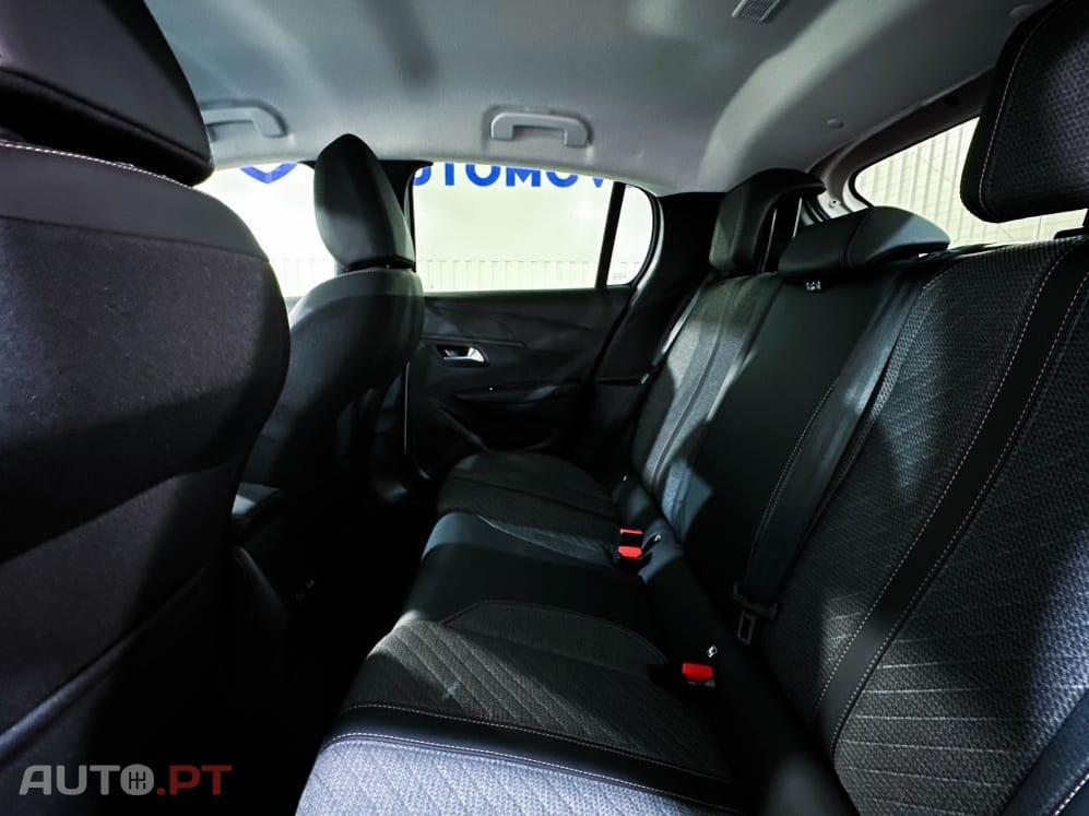 Peugeot 208 1.2 Hybrid Allure e-DCS6
