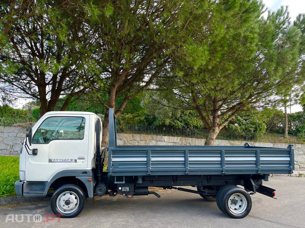 Nissan Cabstar TRIBASCULANTE