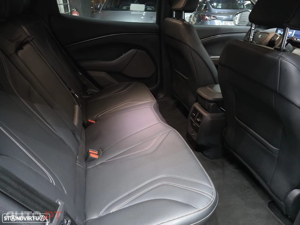 Ford Mustang Mach-E 75.7 kWh Base