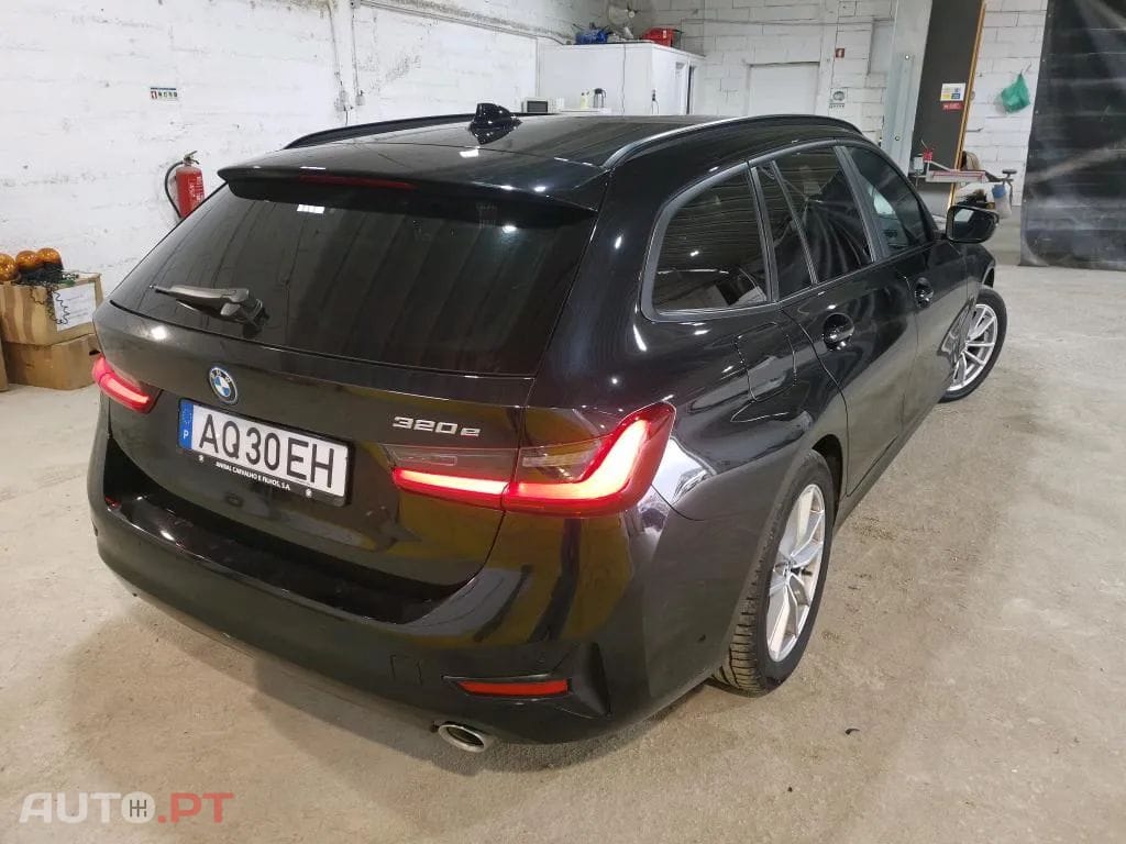 BMW 320 e Touring Corporate Edition Auto
