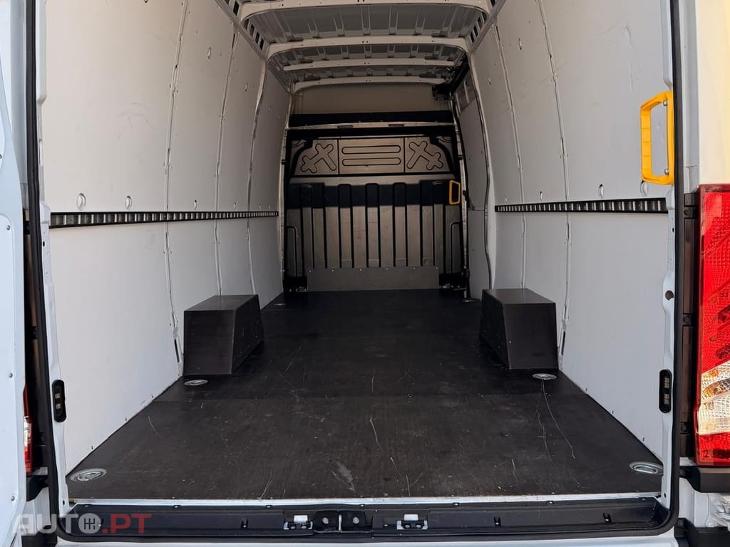 Iveco Daily 3.0 - 180 CV  L4 H2