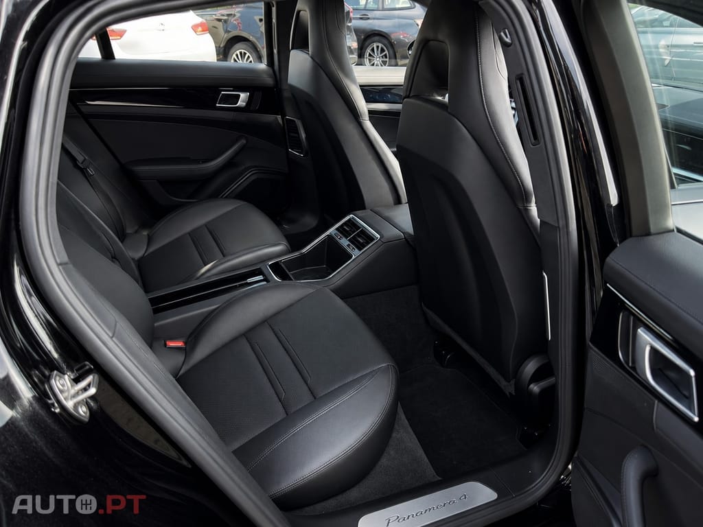Porsche Panamera 4